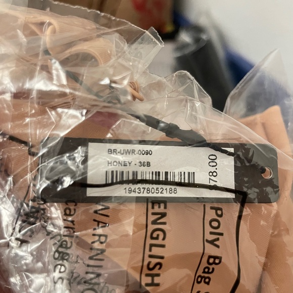 SKIMS Plunge Bra in Honey with tags - Picture 4 of 4